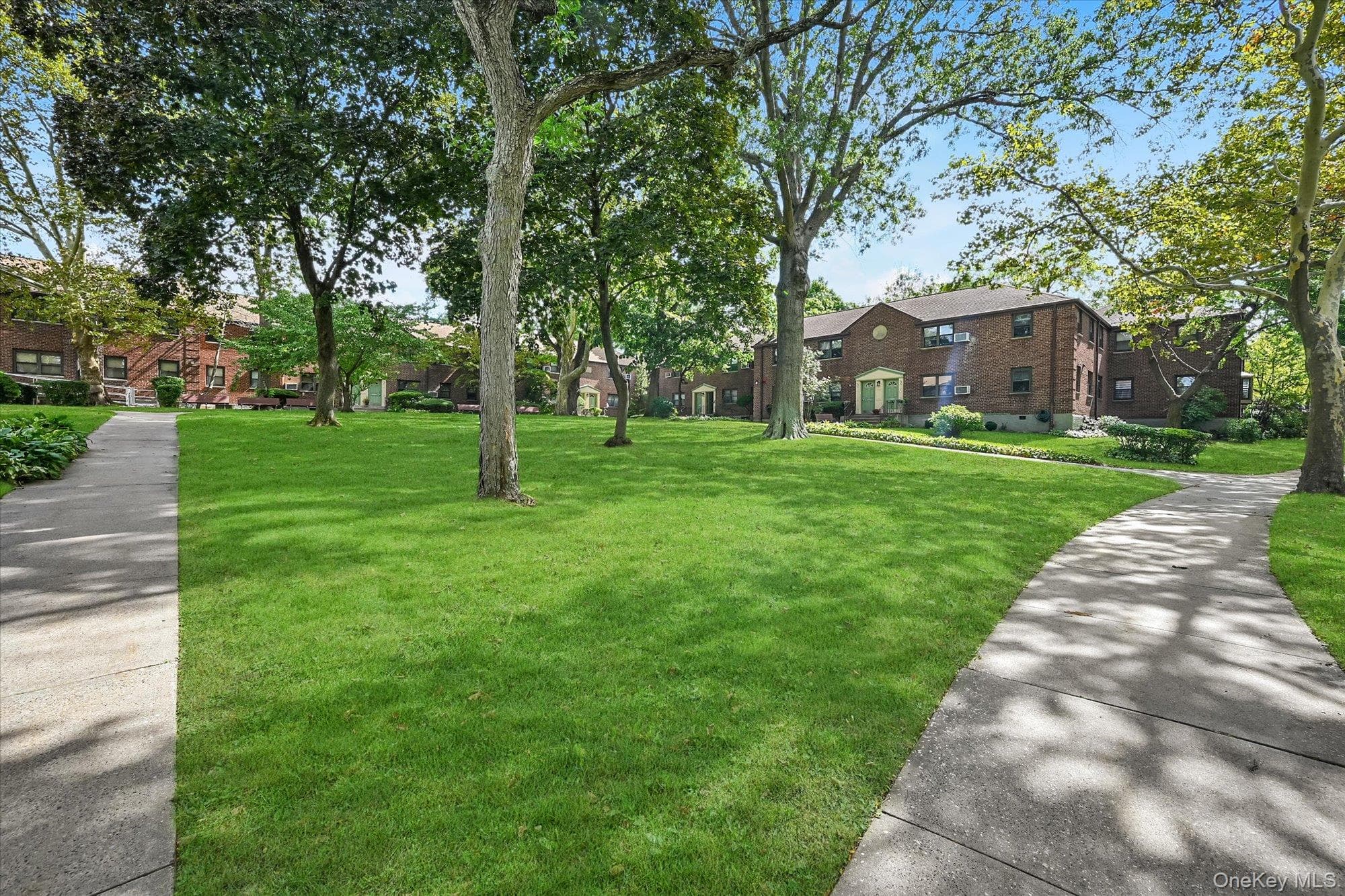 58-33 246th Crescent Unit: C14L thumbnail 17
