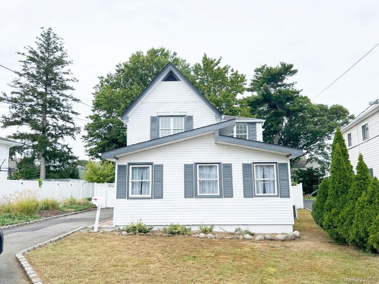 20 Walters Avenue, Syosset