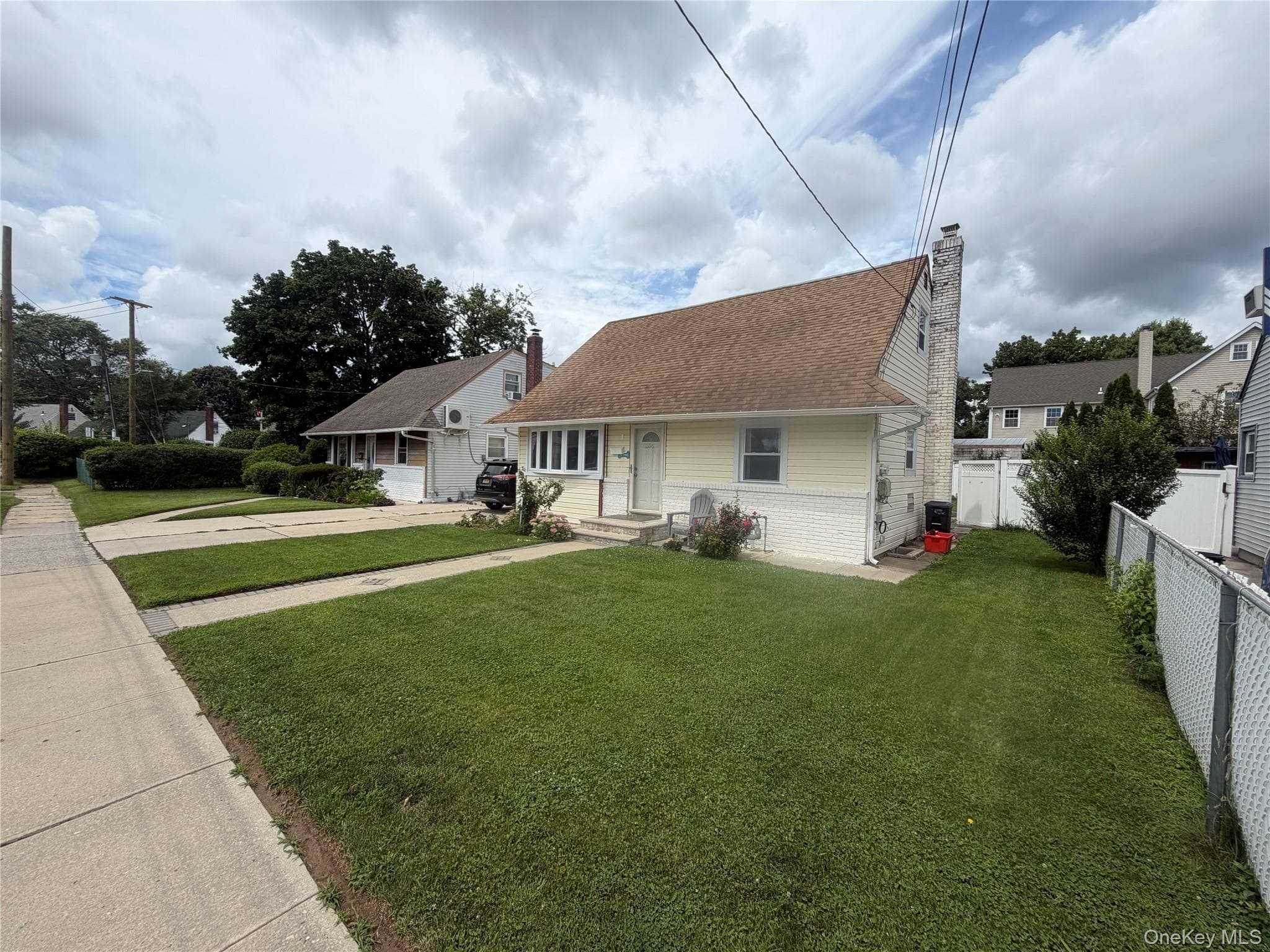 1556 Adams Street thumbnail 3