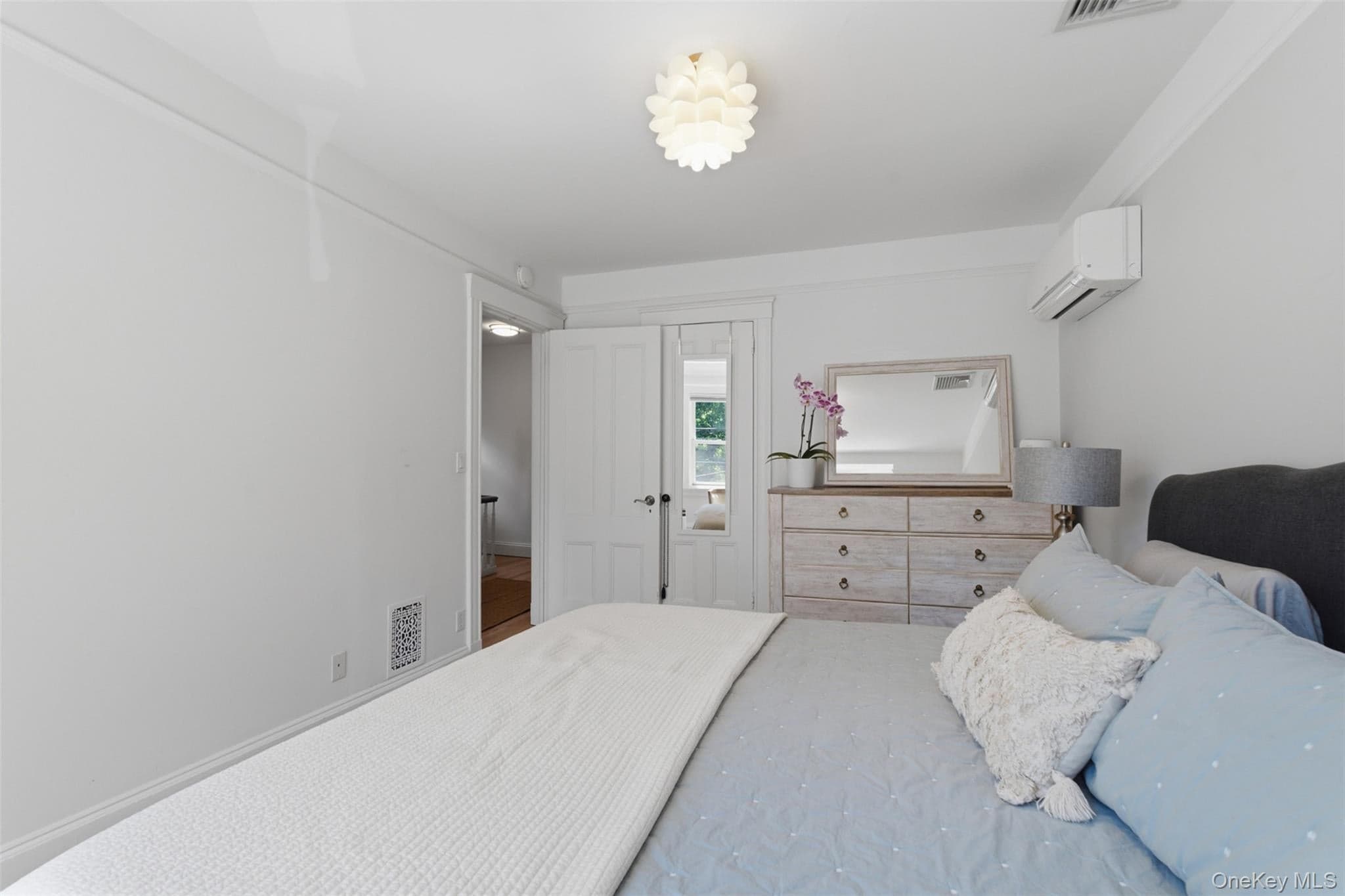 27 N Dutcher Street thumbnail 30