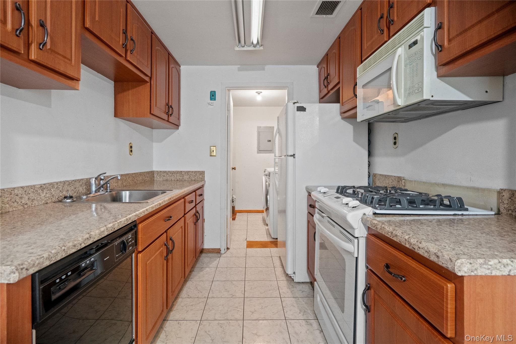 221 Sagamore Hills Drive Unit: 221 thumbnail 4