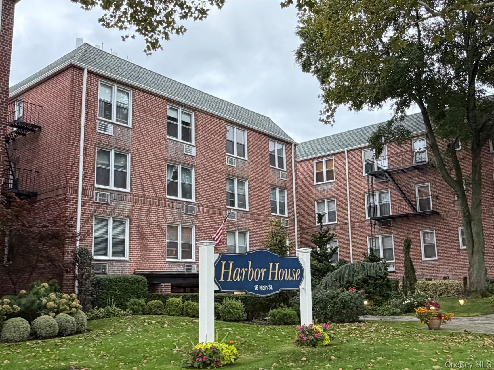 16 Main Street Unit: J-2, East Rockaway