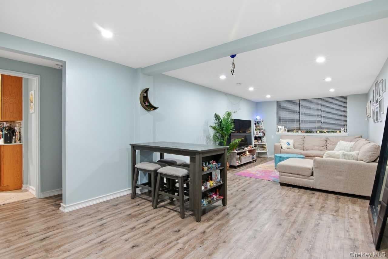52 Brompton Road Unit: 52 thumbnail 3