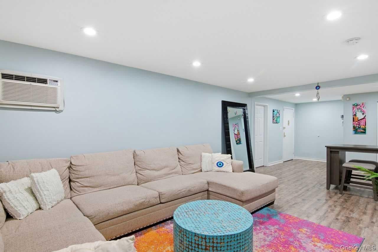 52 Brompton Road Unit: 52 thumbnail 9