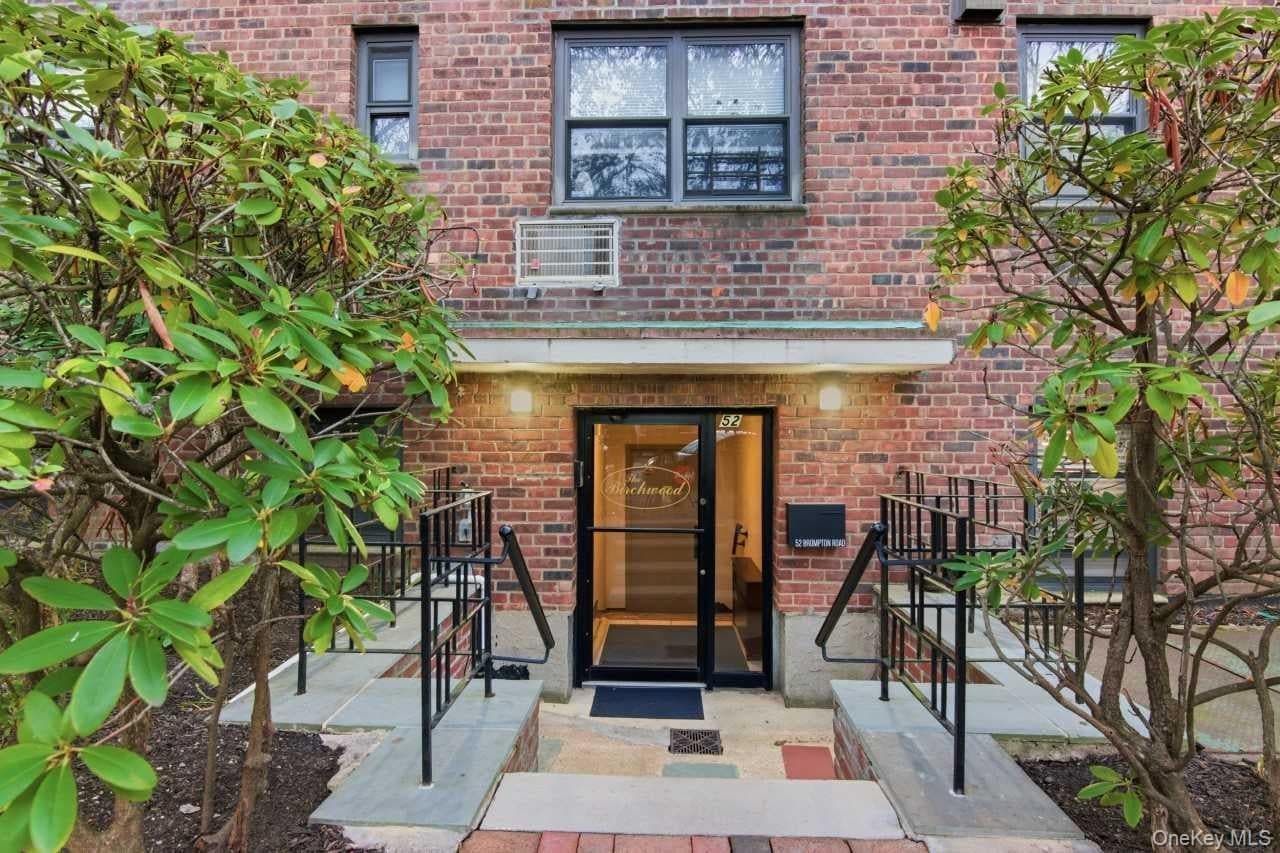 52 Brompton Road Unit: 52 thumbnail 2