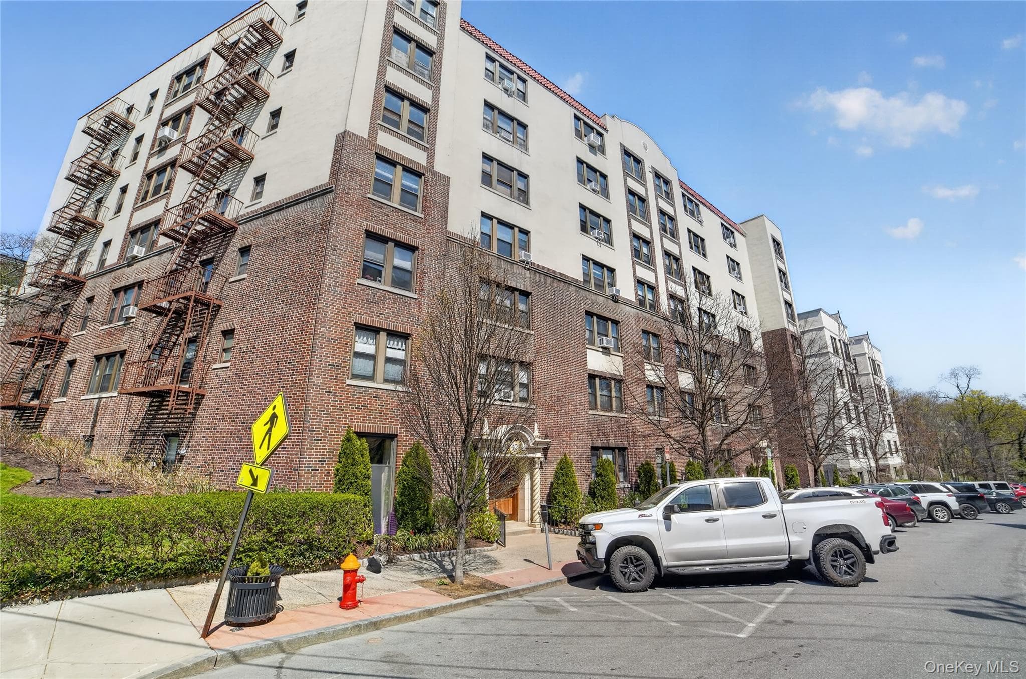 42 Pondfield Road Unit: 4 F, Bronxville