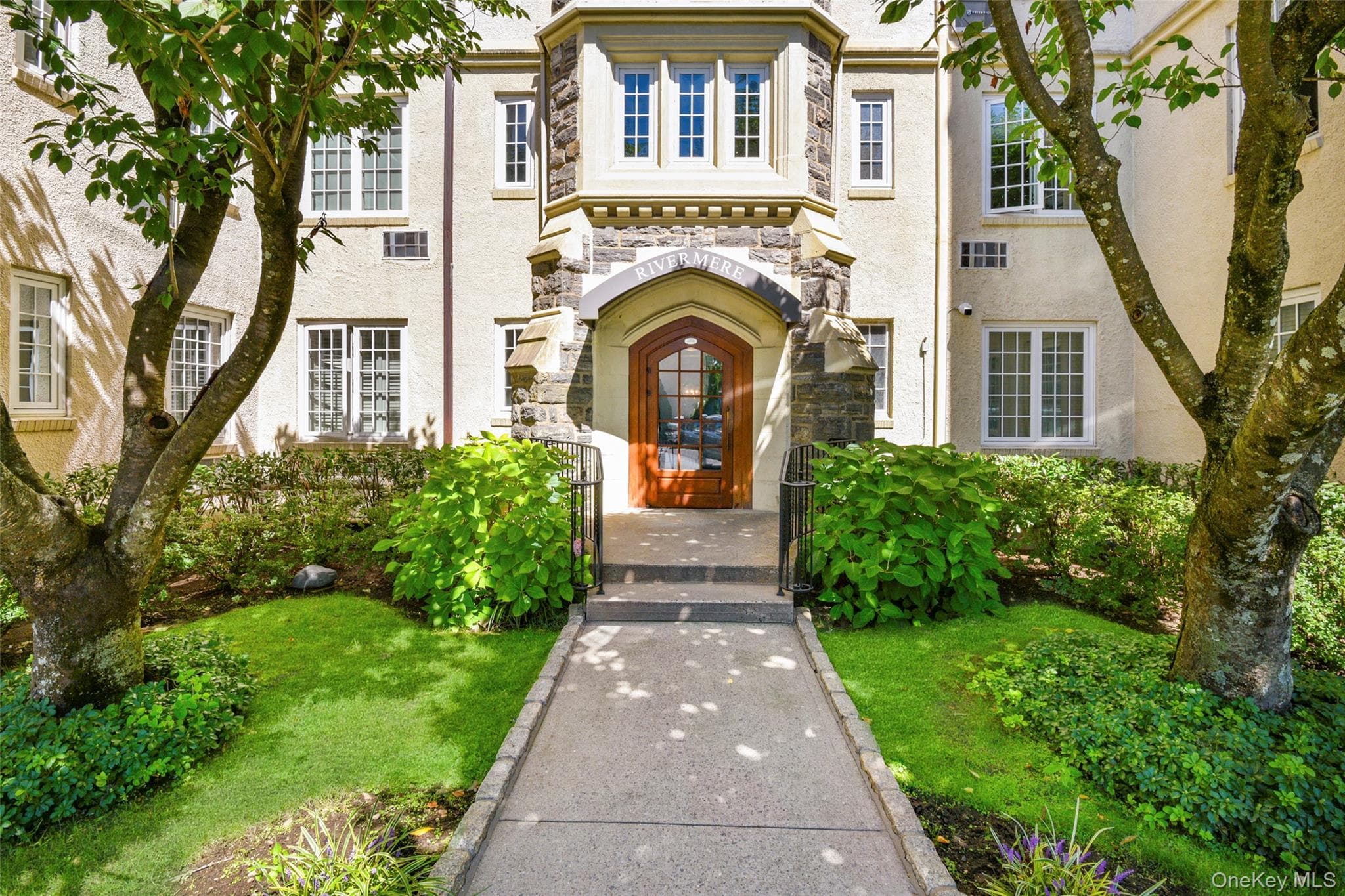 1 Rivermere Unit: 1G photo 1