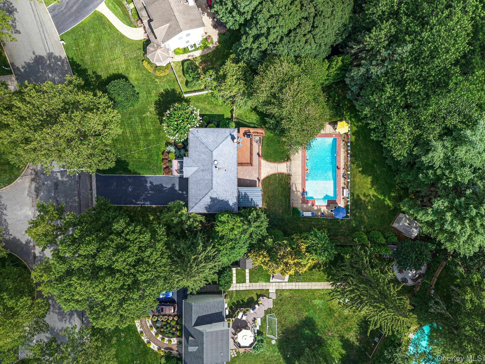 212 Cedrus Avenue thumbnail 3