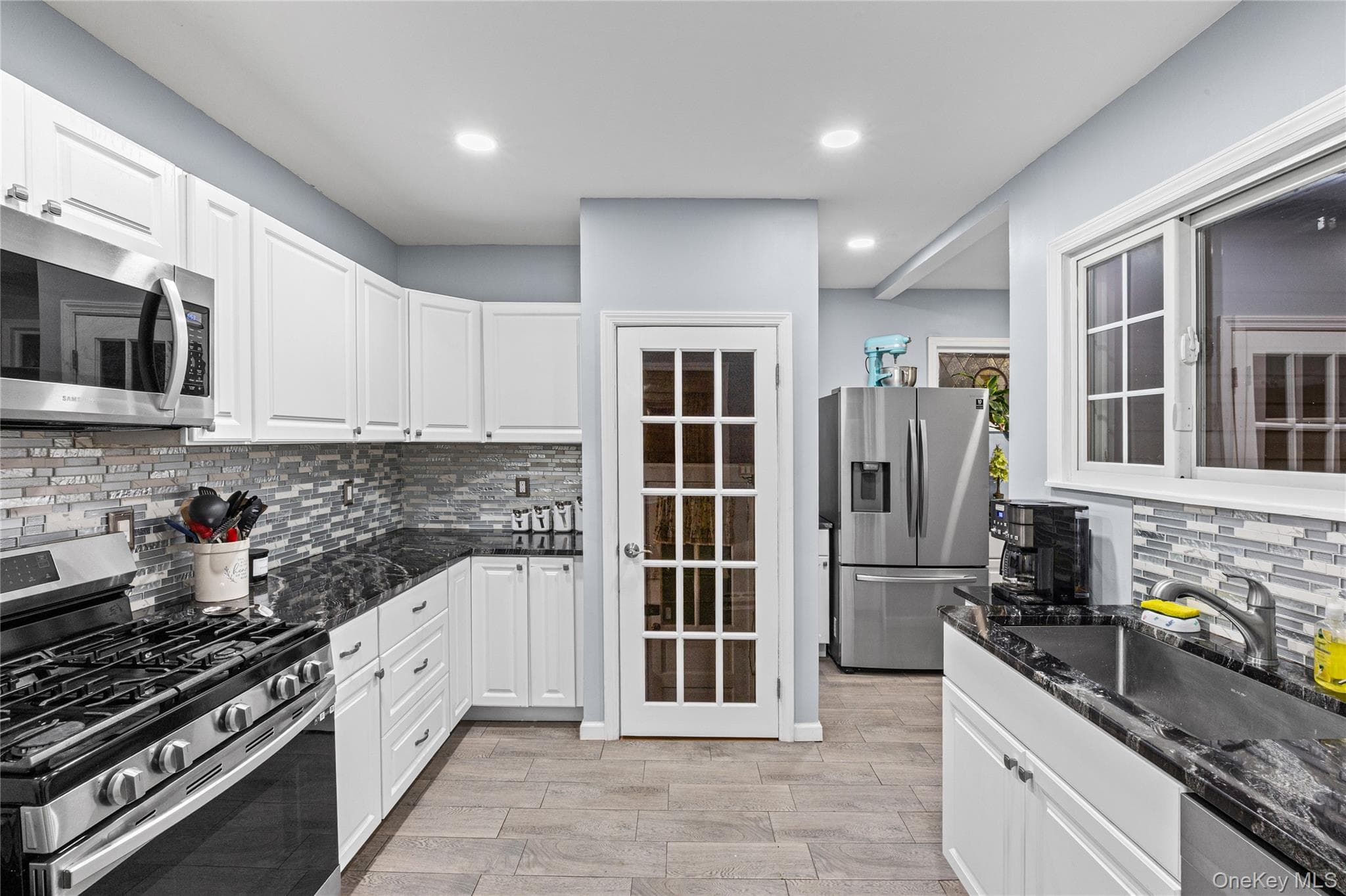 410 Midwood Avenue thumbnail 28