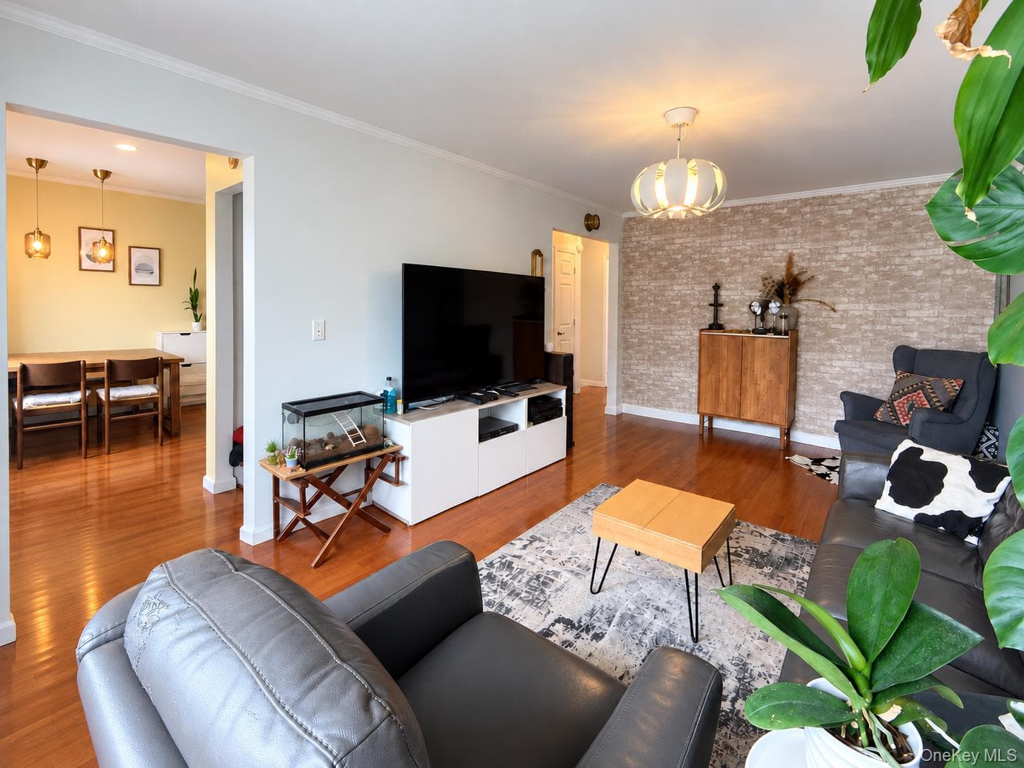 145 Westbury Avenue thumbnail 4