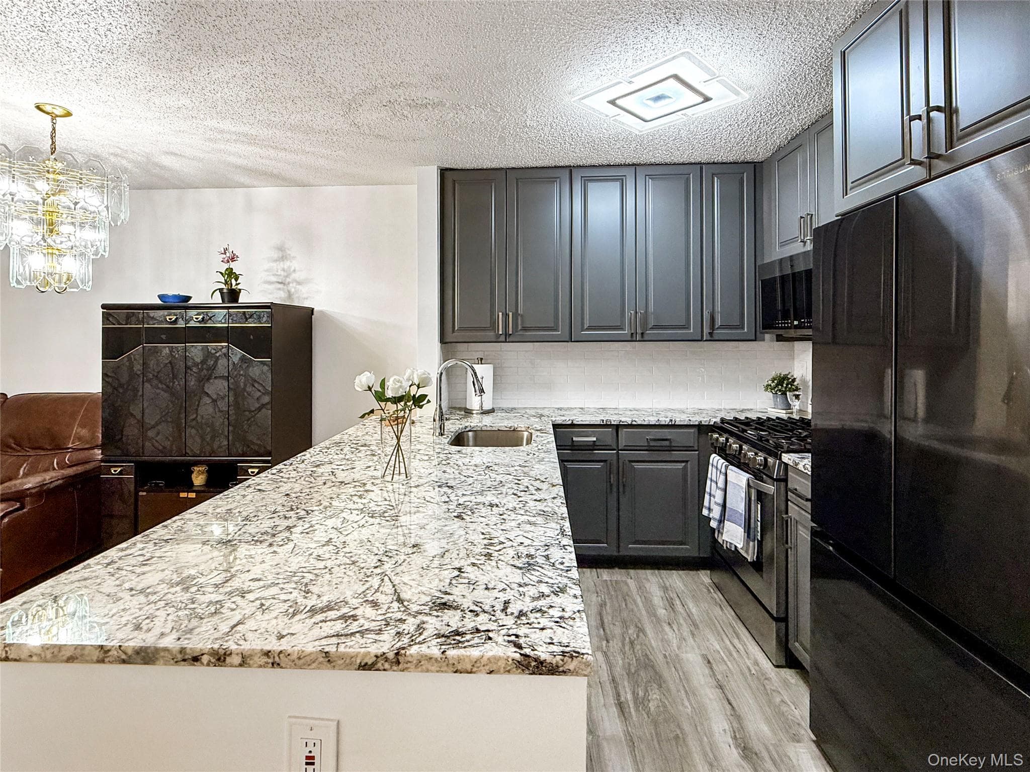 1895 Vyse Avenue Unit: A thumbnail 9