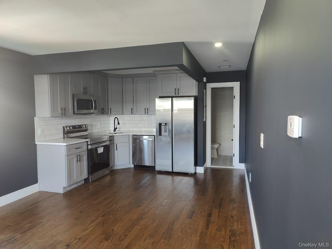 416 Revere Avenue thumbnail 15