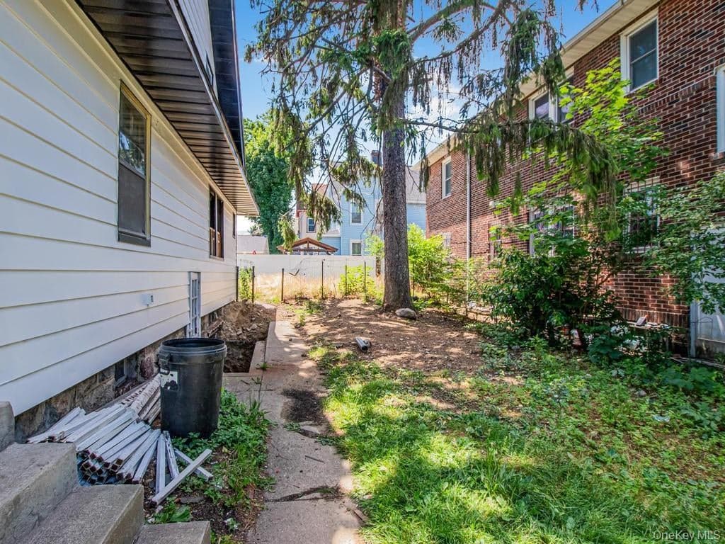 484 E 5th Street thumbnail 19