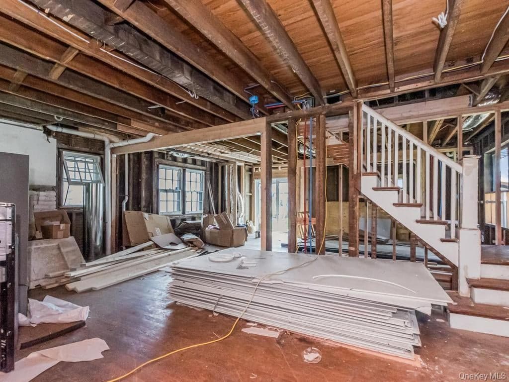 484 E 5th Street thumbnail 4