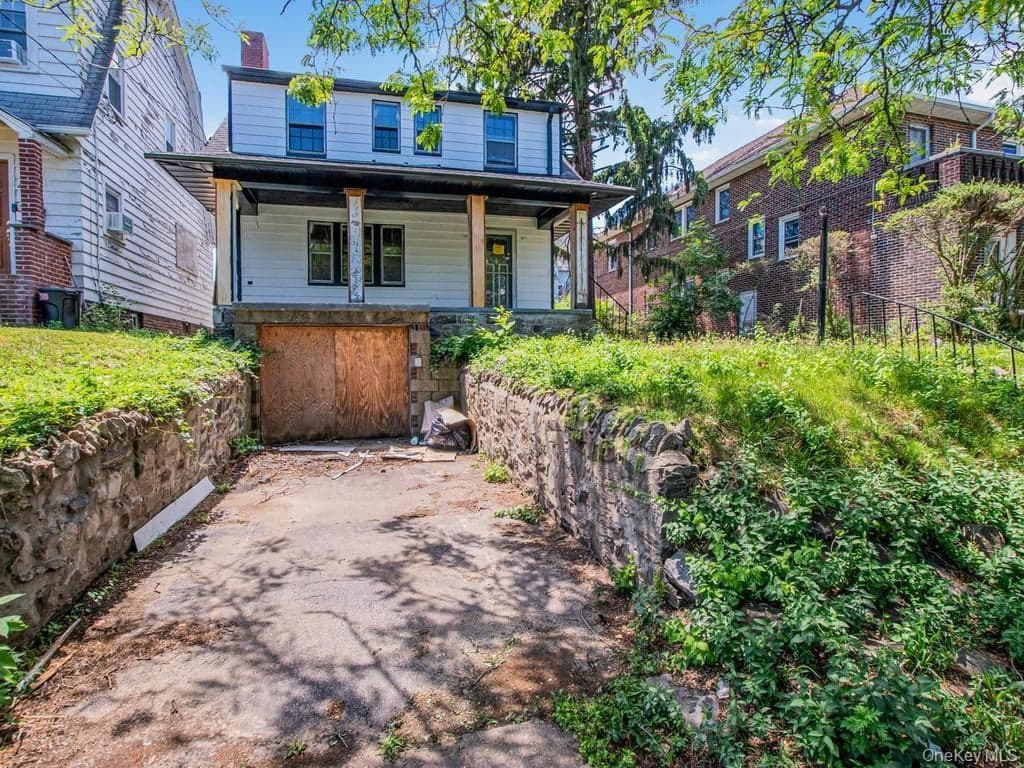 484 E 5th Street thumbnail 2