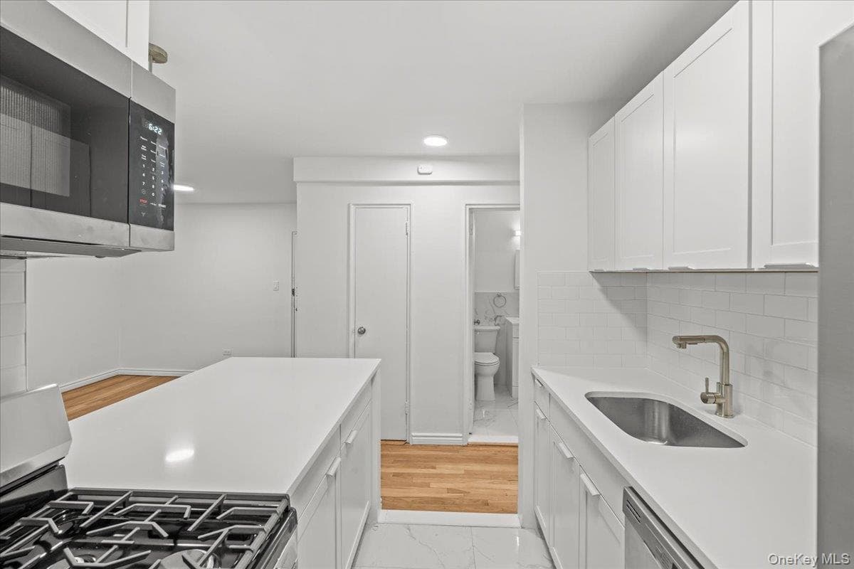 5425 Valles Avenue Unit: 4M thumbnail 10