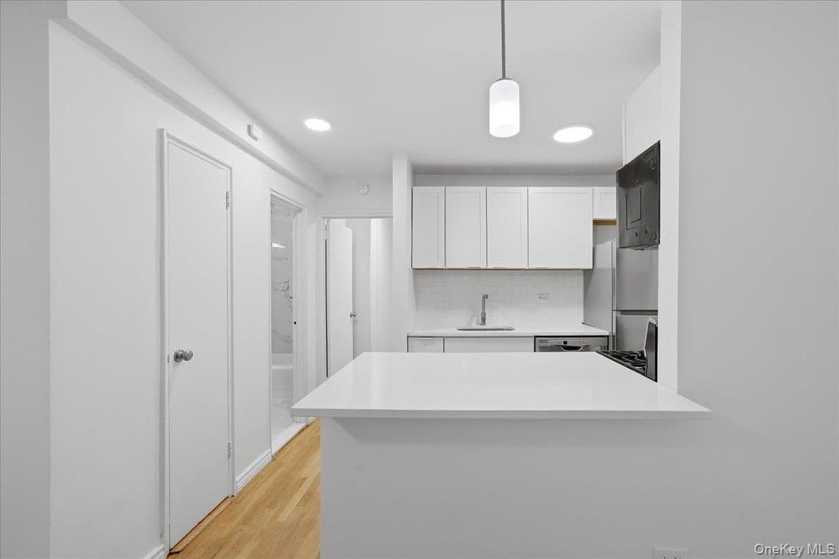 5425 Valles Avenue Unit: 4M thumbnail 8