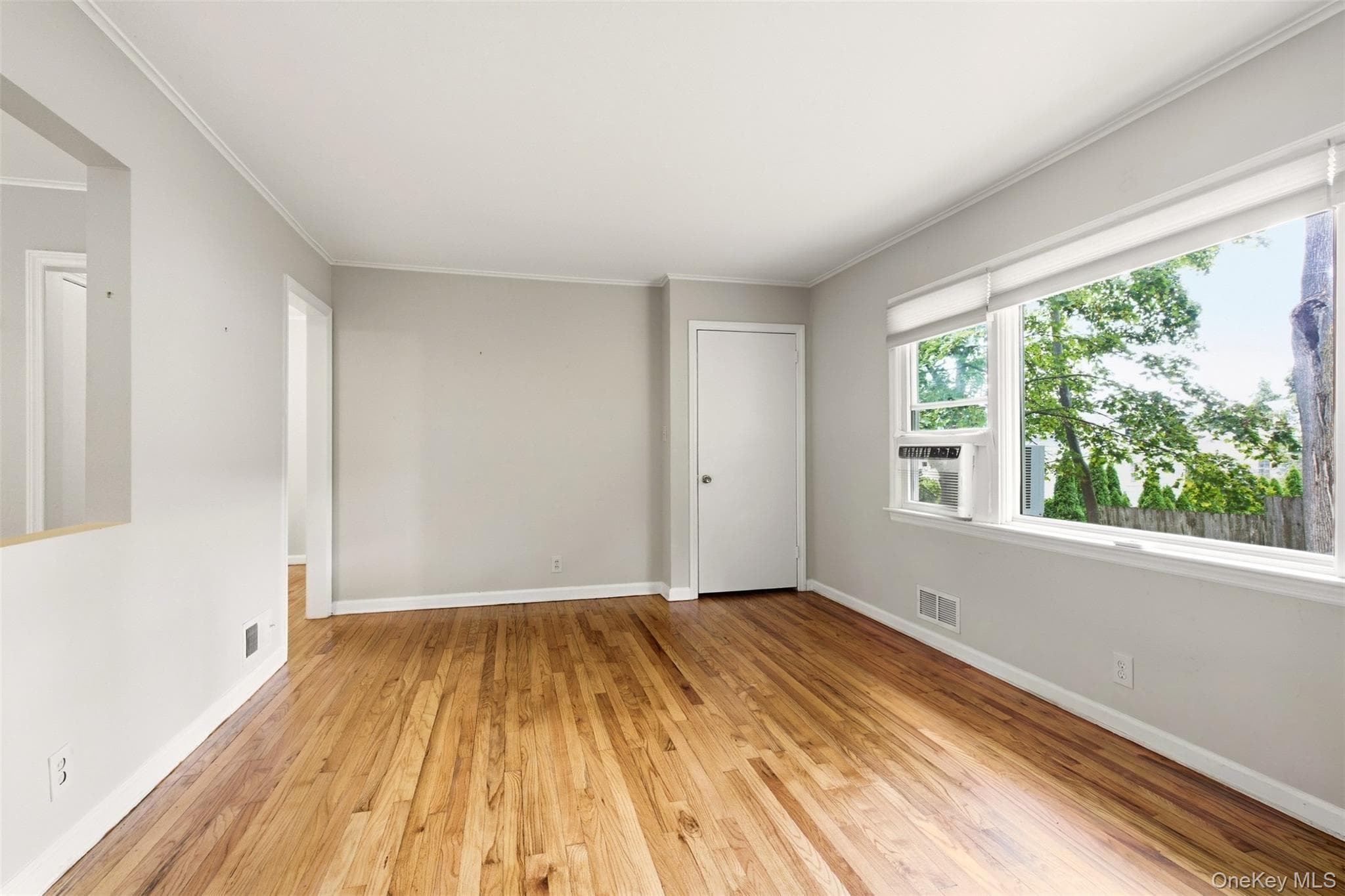 35 Ward Avenue thumbnail 4
