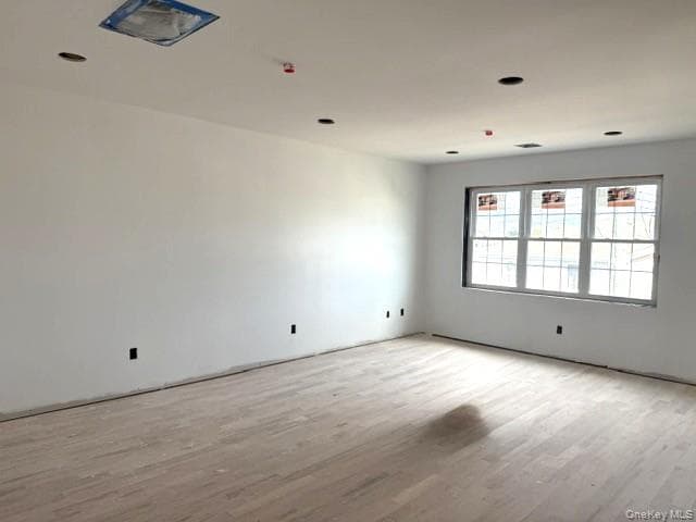 102-24 Dunton Court thumbnail 12