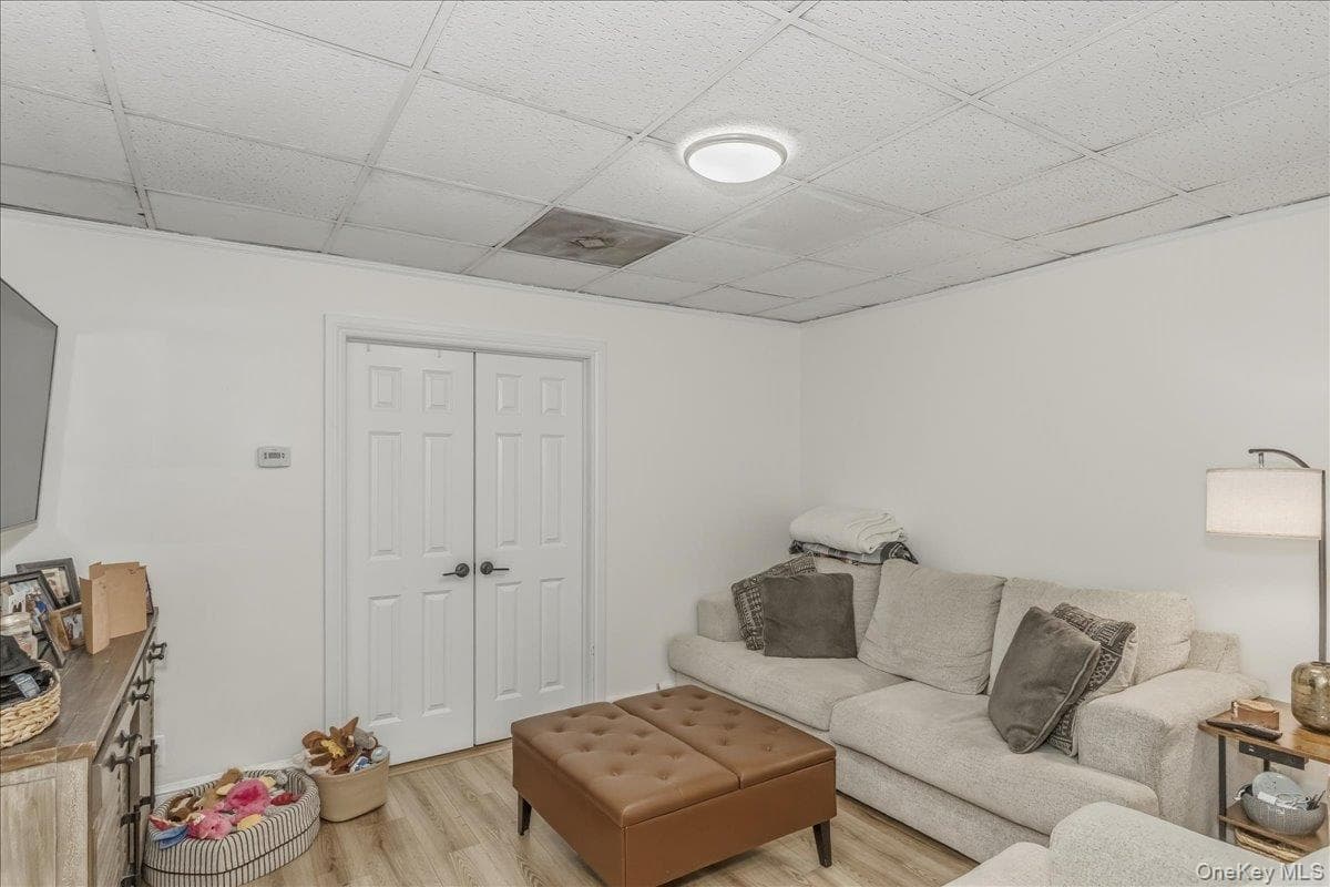 4213 Merrick Road thumbnail 17