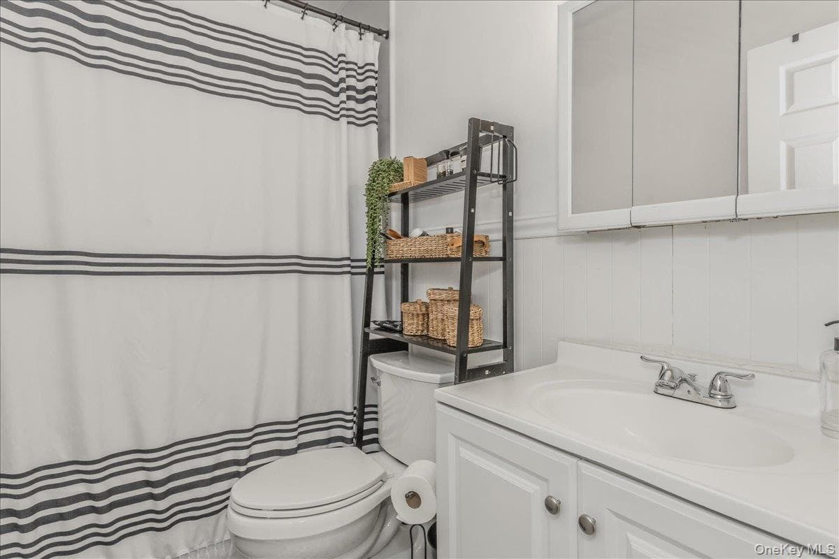 4213 Merrick Road thumbnail 25