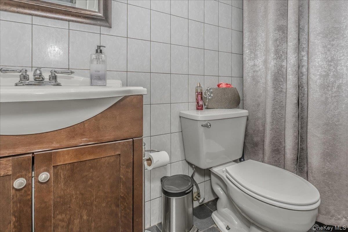 4213 Merrick Road thumbnail 15