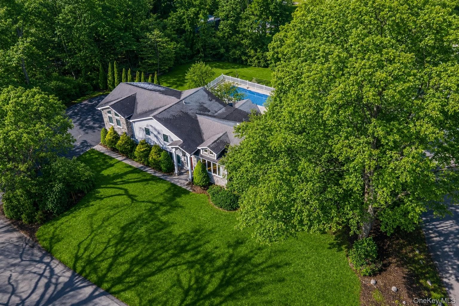 87 Soundview Drive thumbnail 2