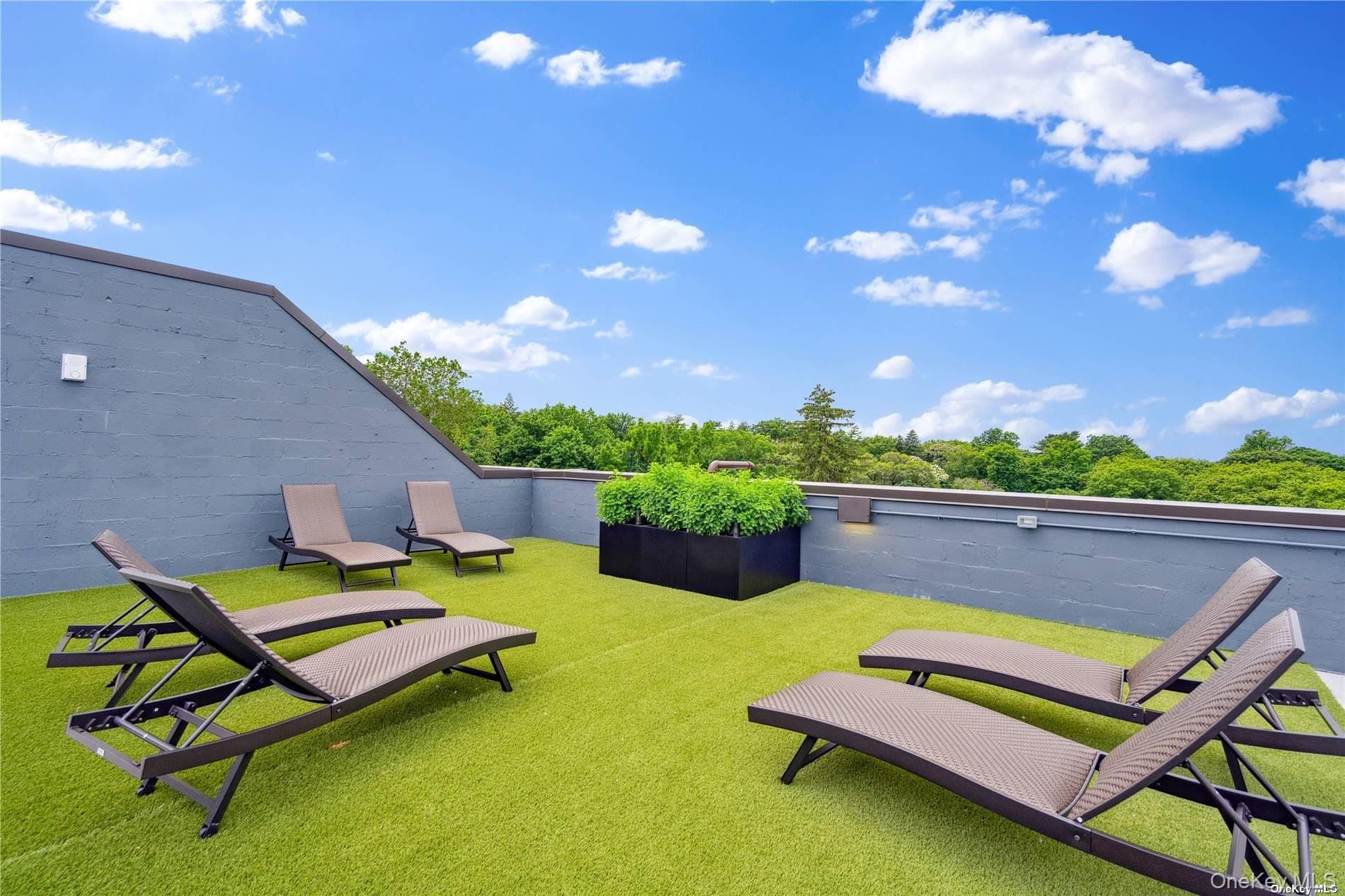 218 Middle Neck Road Unit: 102 thumbnail 9