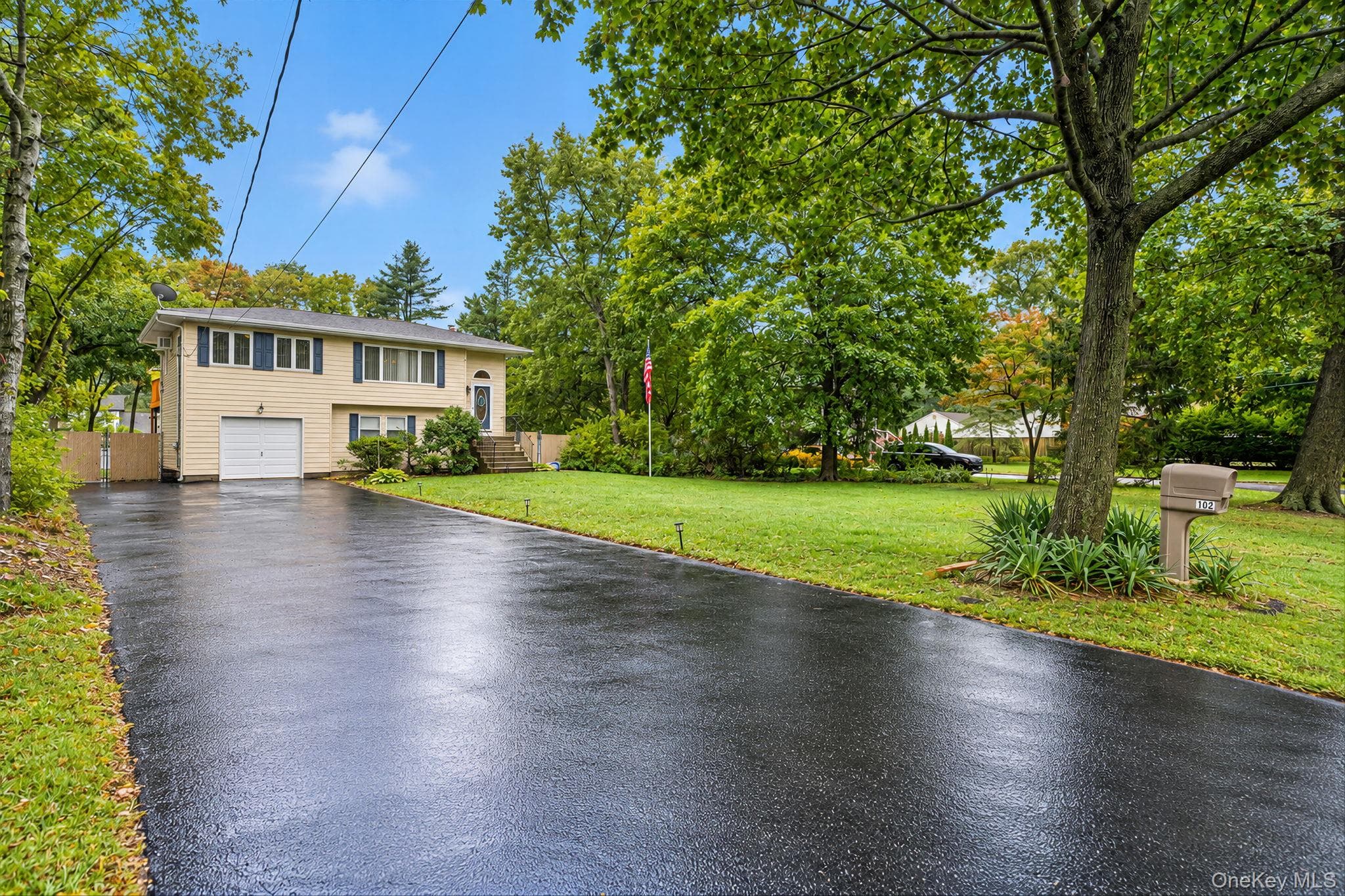 102 Robinson Avenue thumbnail 2
