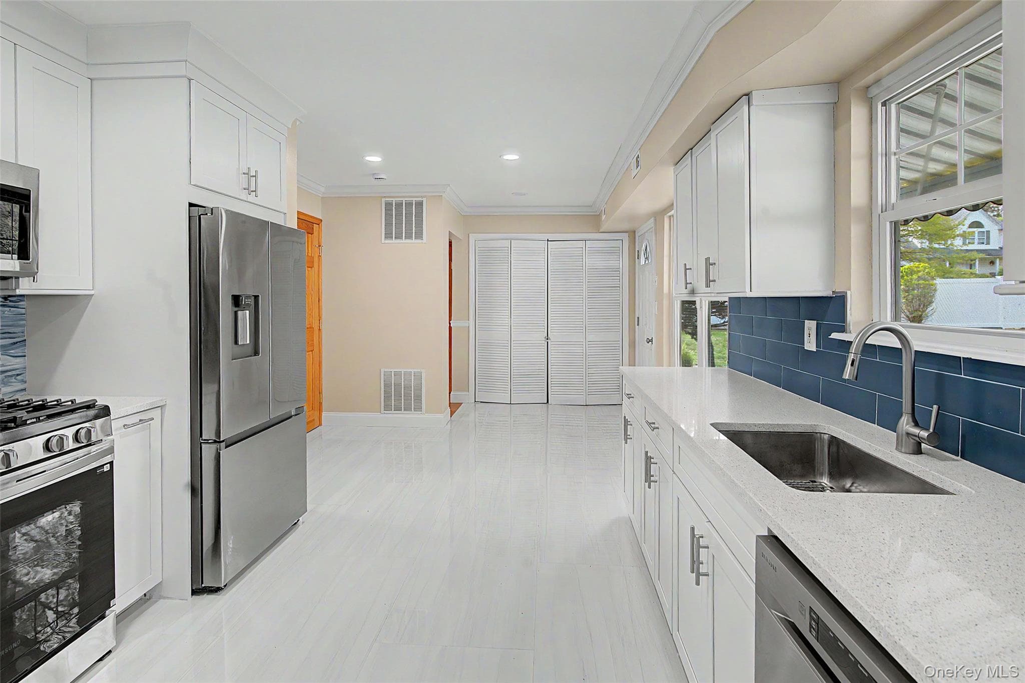 6 Lyons Lane thumbnail 8