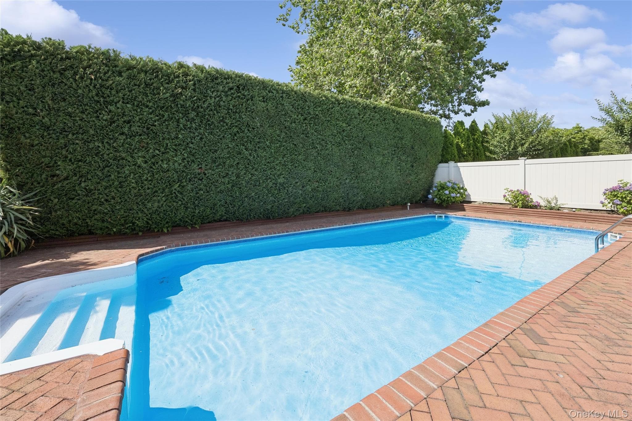 2105 Holland Way thumbnail 26