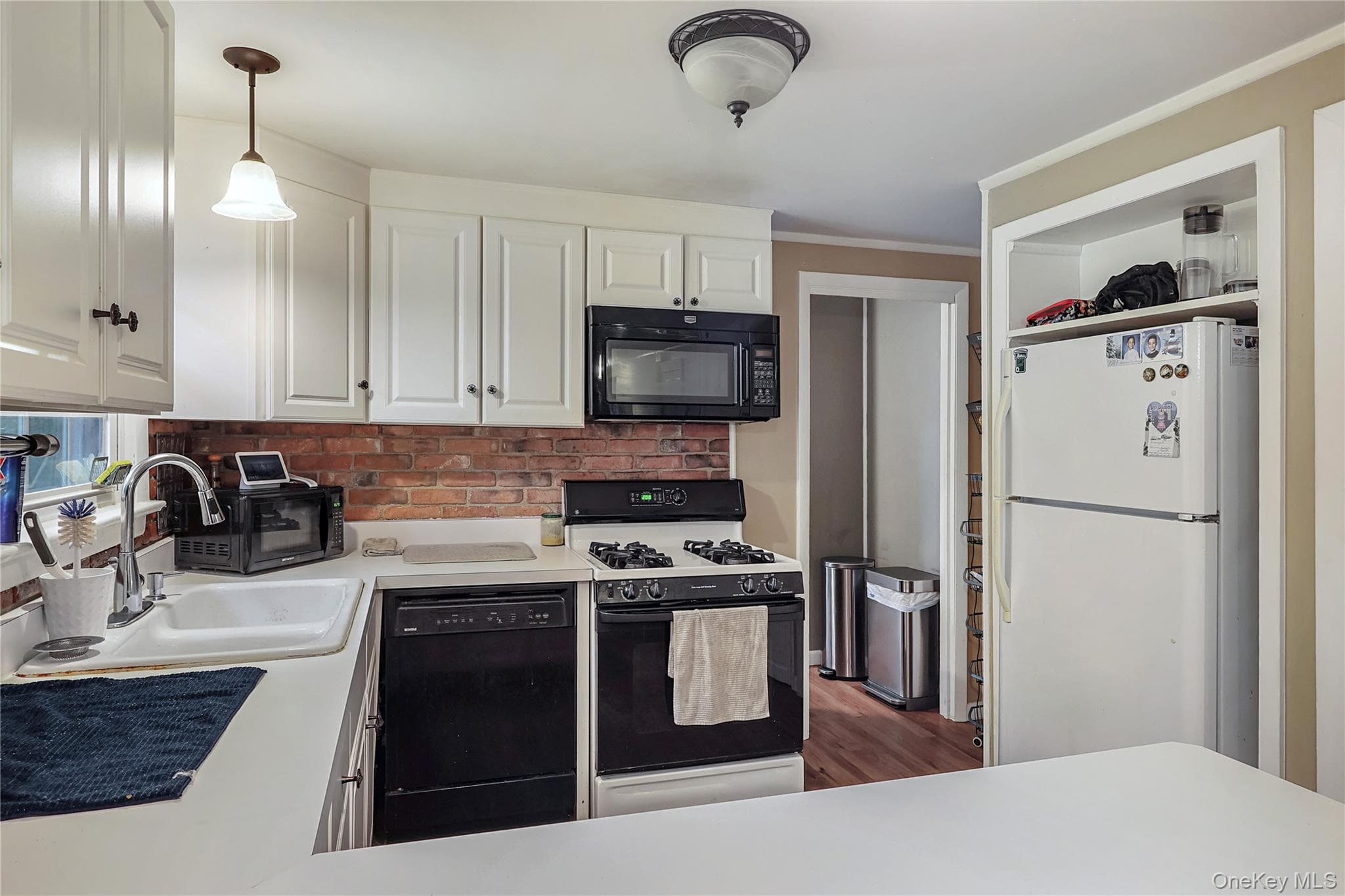 545 N Quaker Lane thumbnail 23