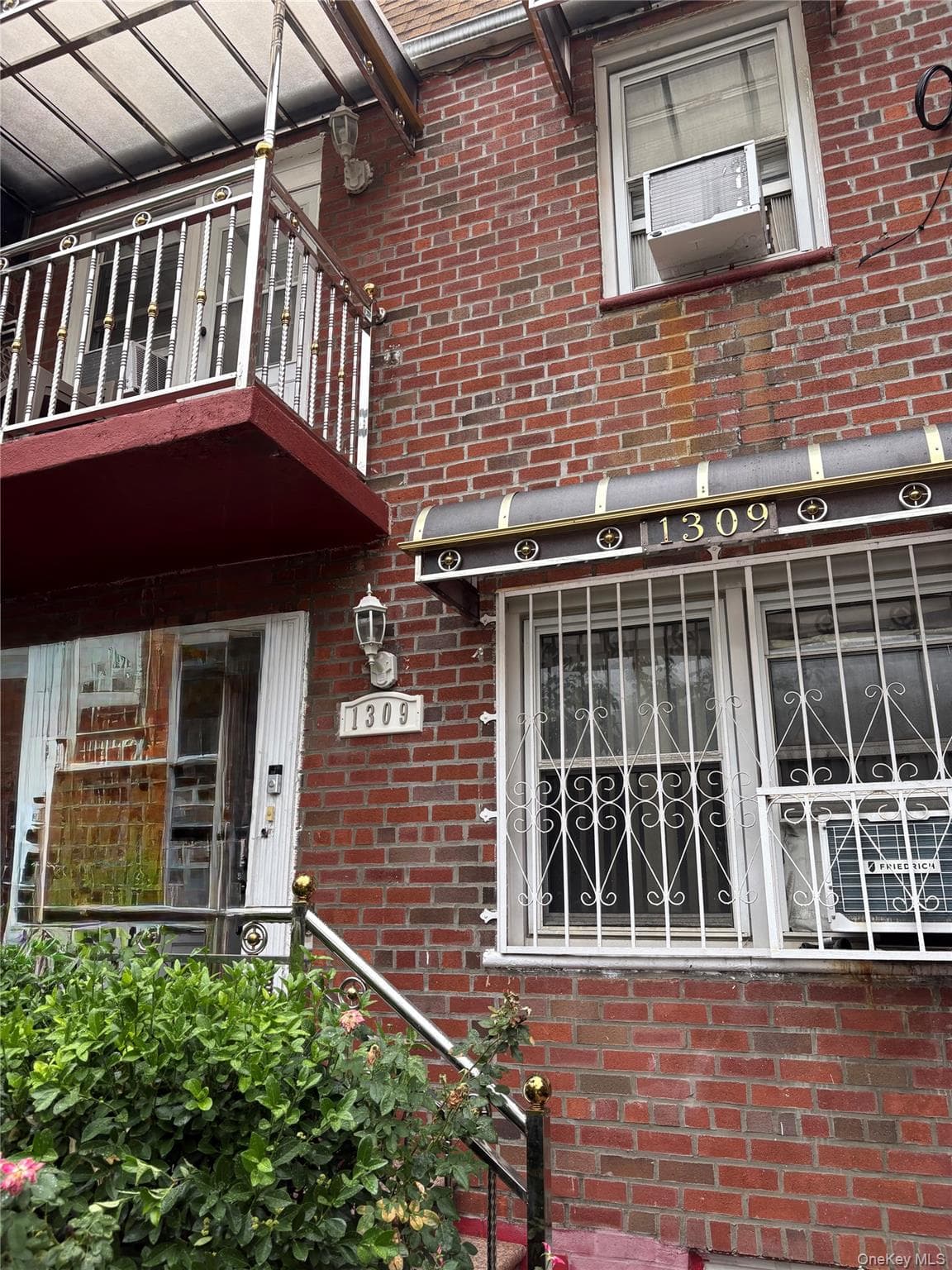 1309 E 52nd Street thumbnail 2