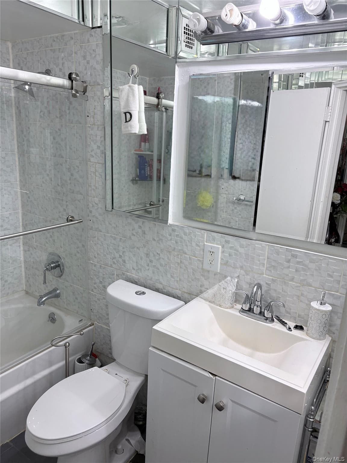 1309 E 52nd Street thumbnail 4