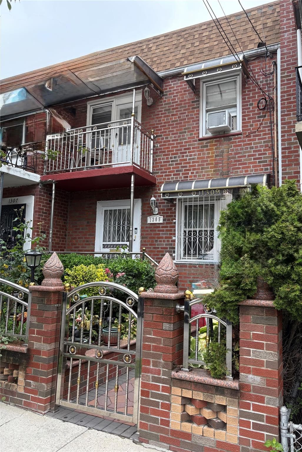 1309 E 52nd Street thumbnail 3