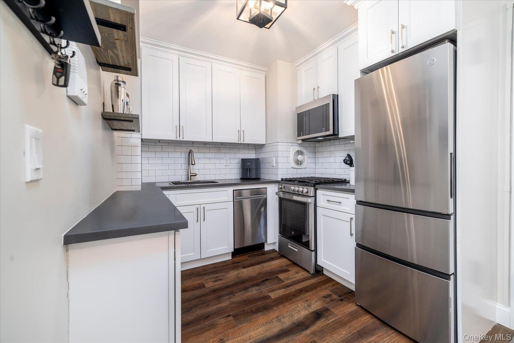370 W Broadway Unit: 3M thumbnail 2