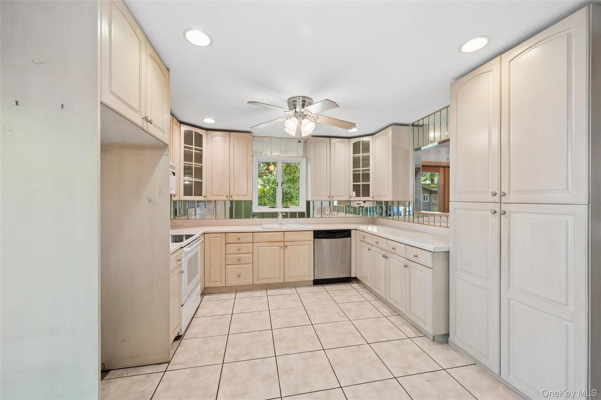 65 Morris Avenue thumbnail 12