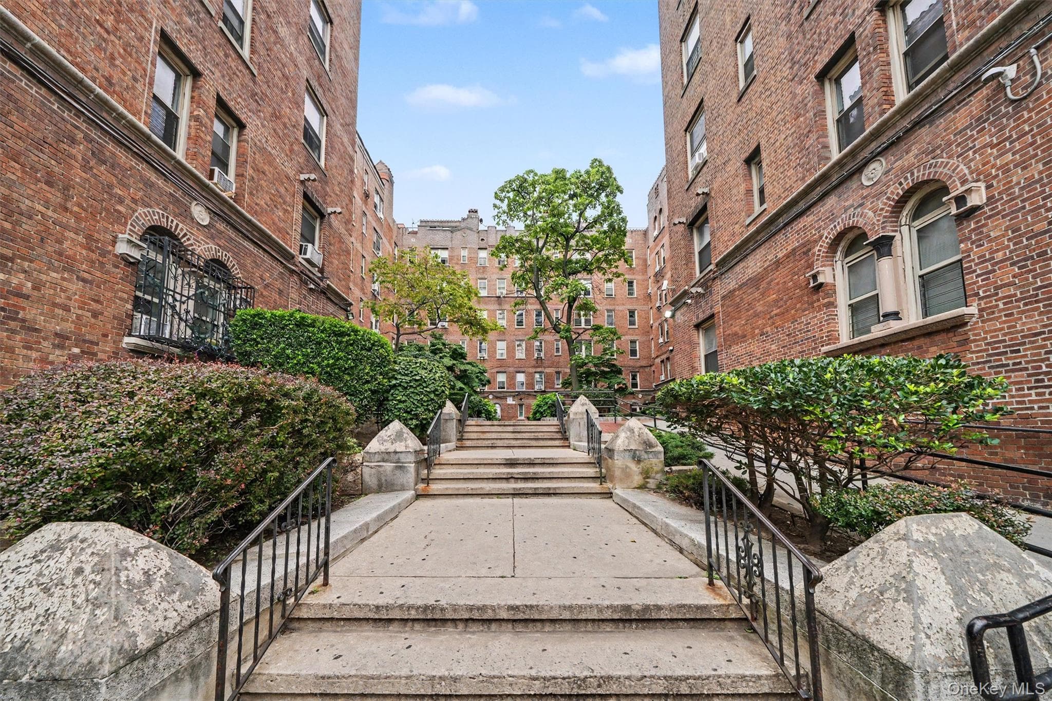 940 Grand Concourse Unit: 2J thumbnail 2