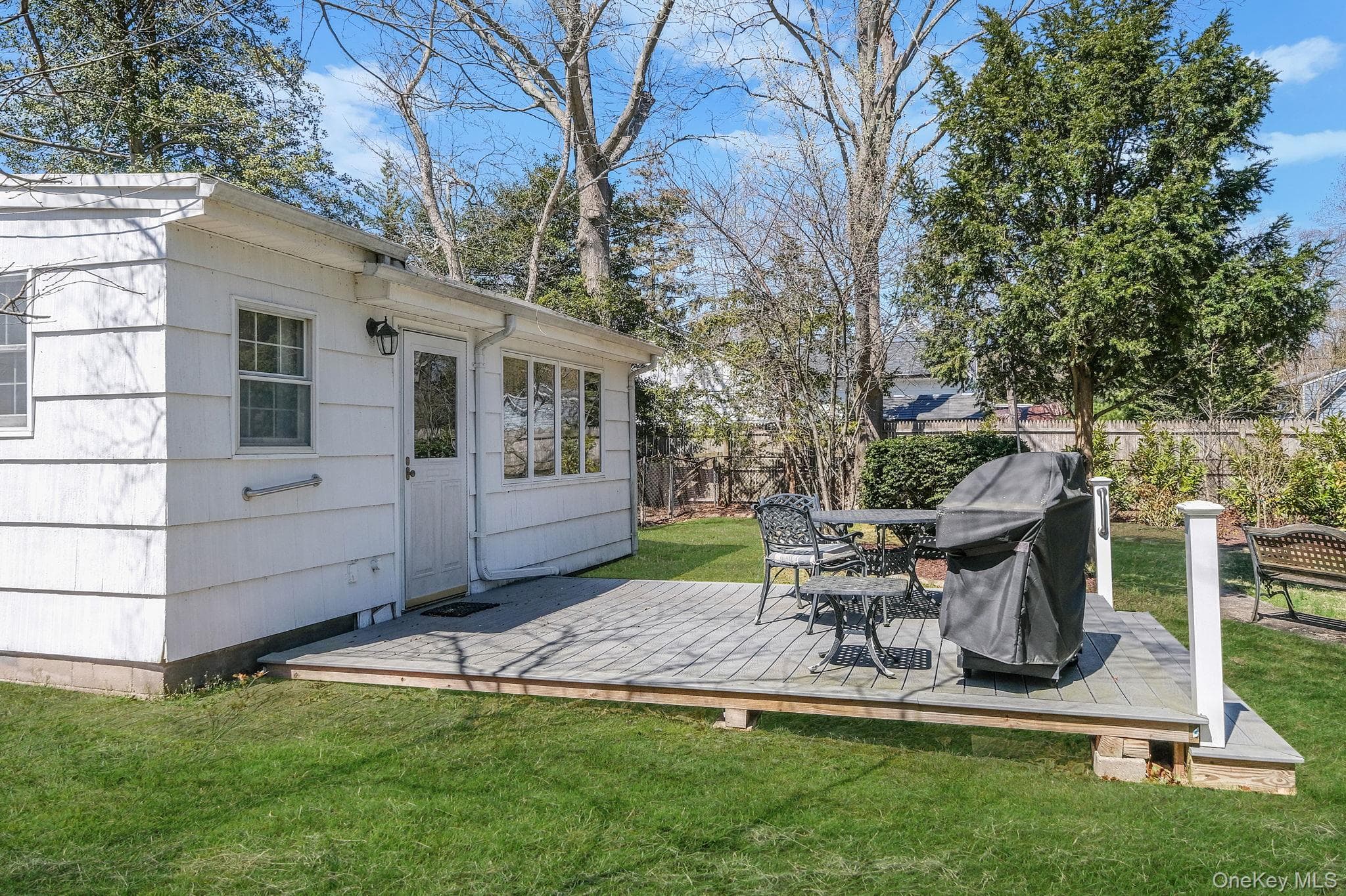 223 Connetquot Road thumbnail 11