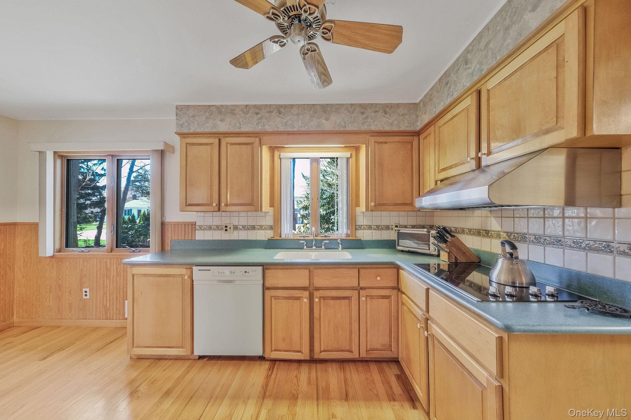 223 Connetquot Road thumbnail 15