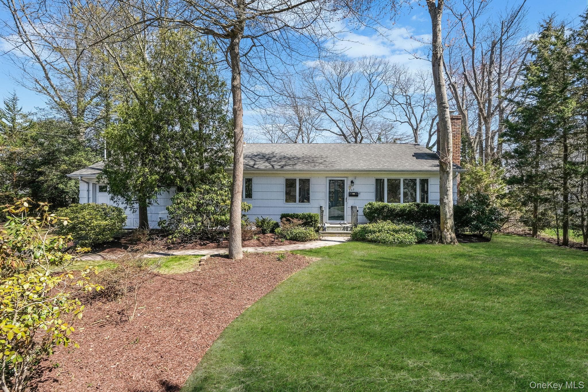 223 Connetquot Road thumbnail 5