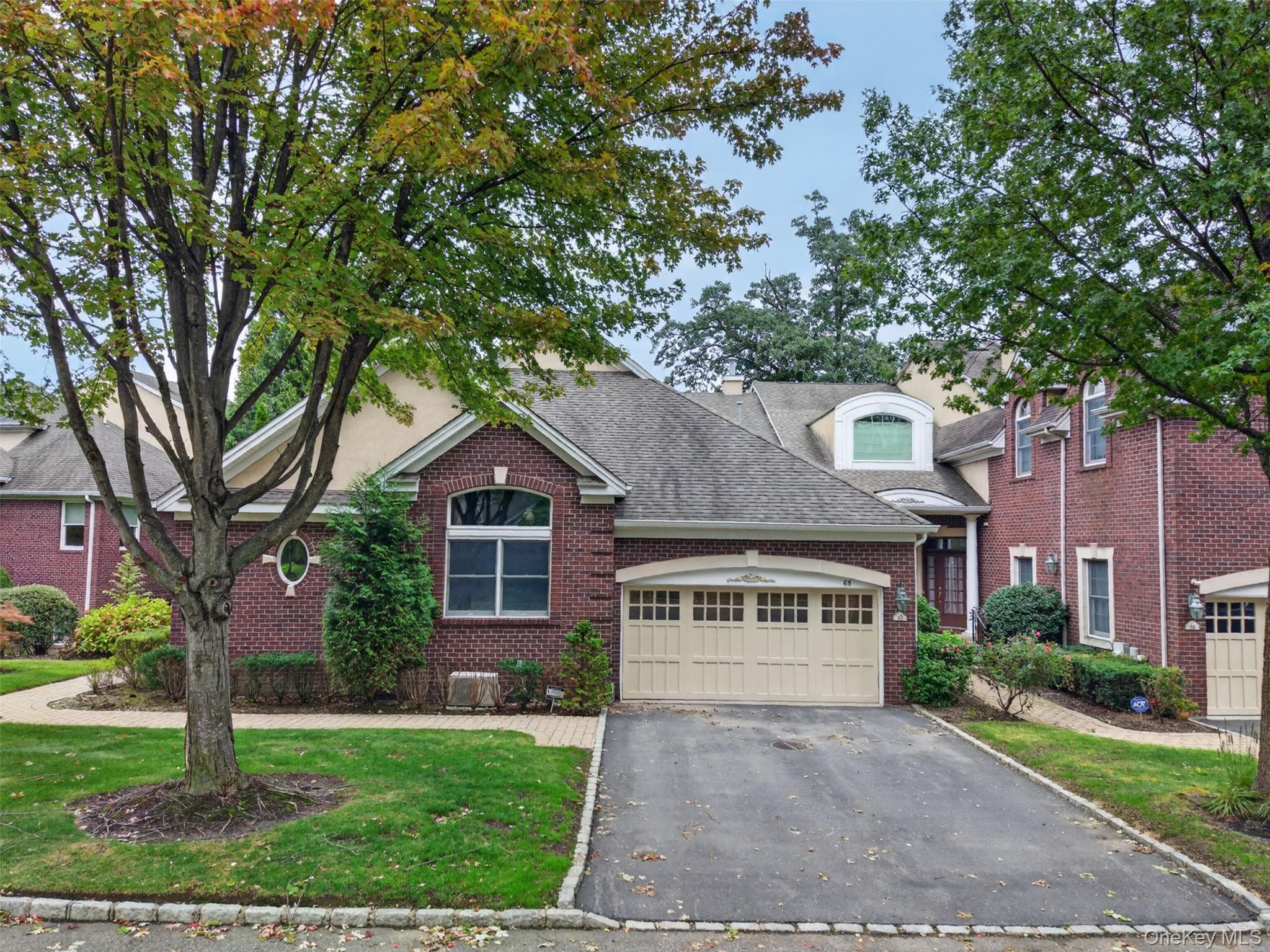68 Kensington Circle, Manhasset
