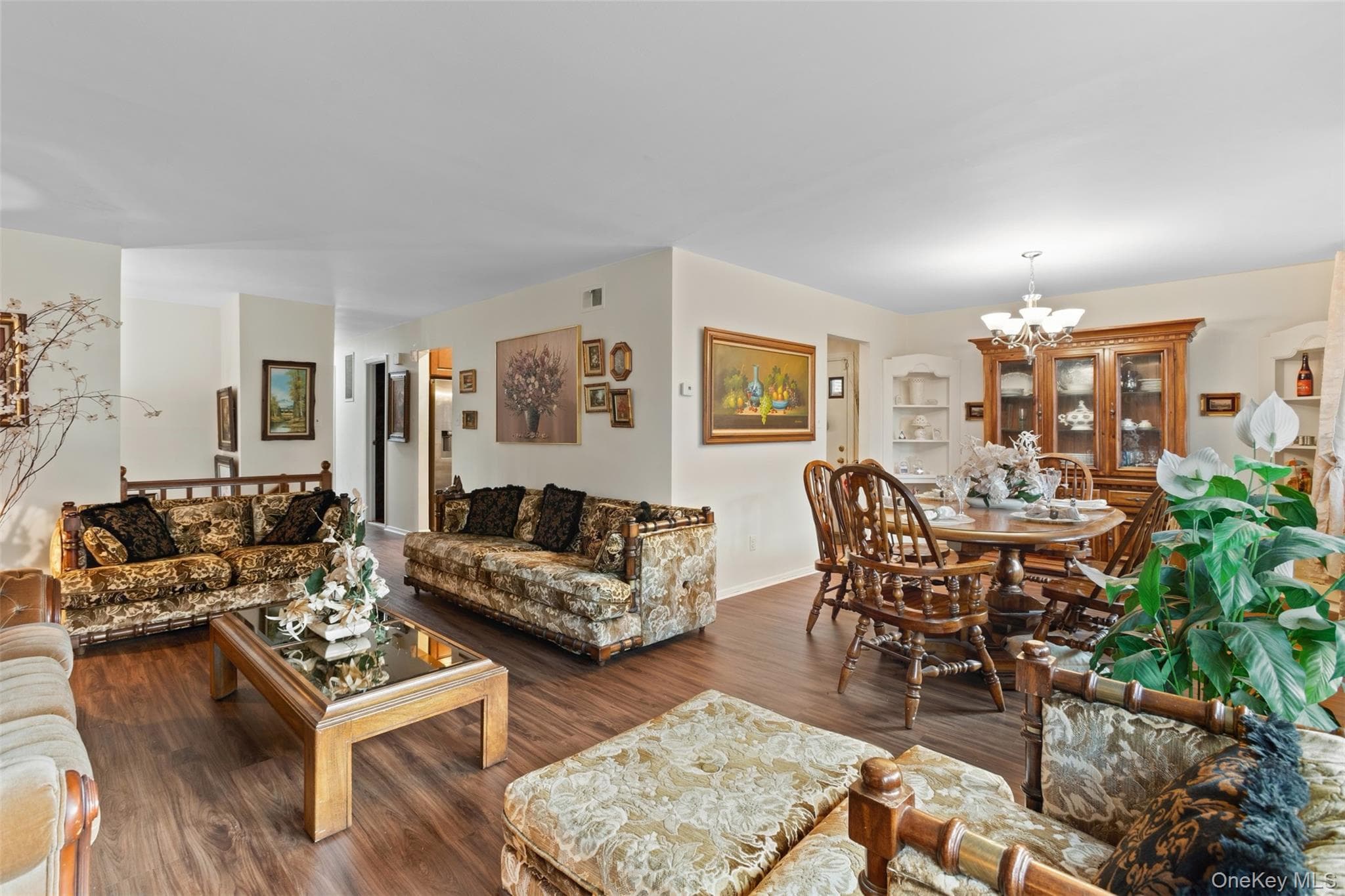 552 Briar Place thumbnail 4
