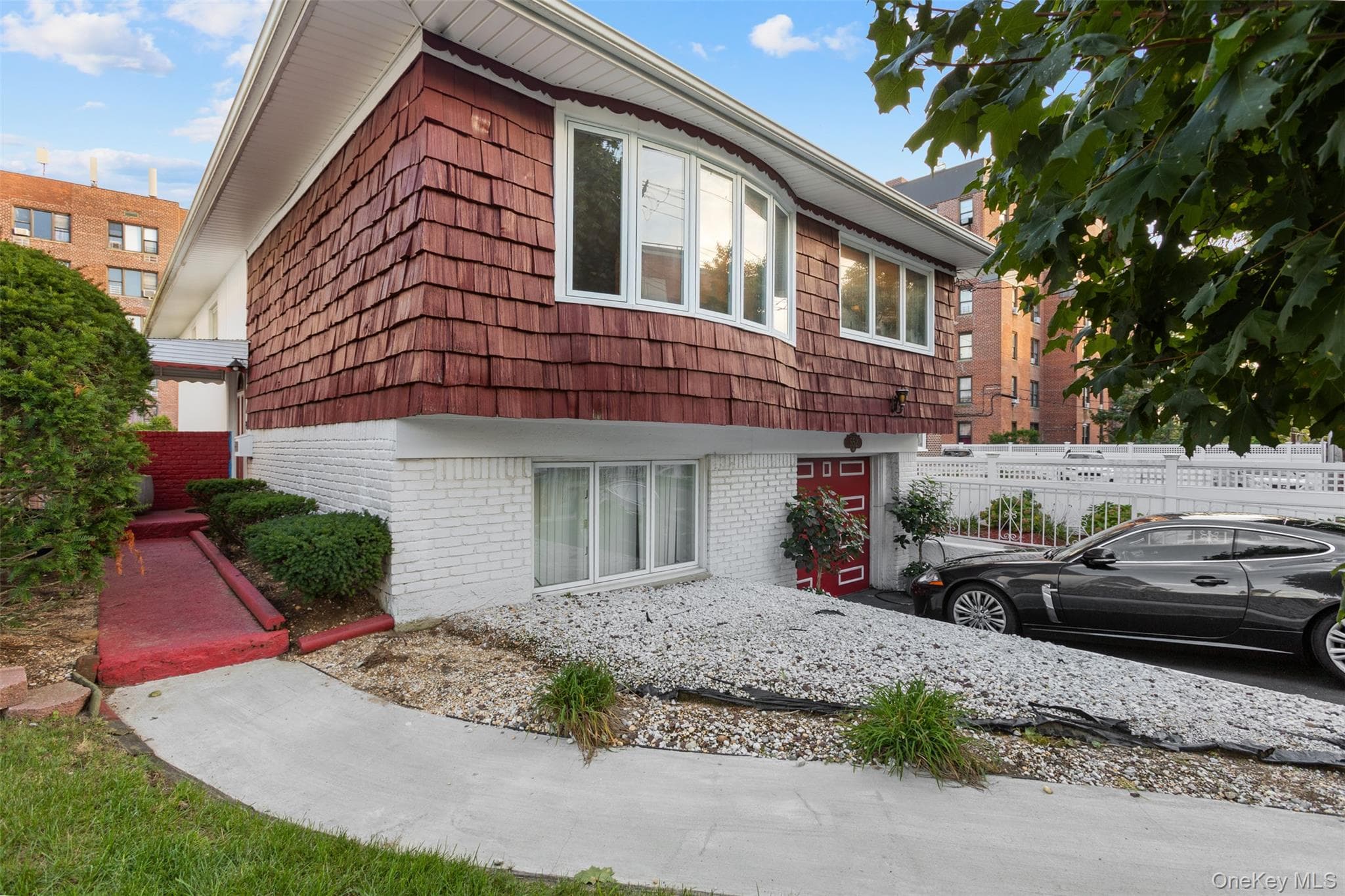 552 Briar Place thumbnail 2