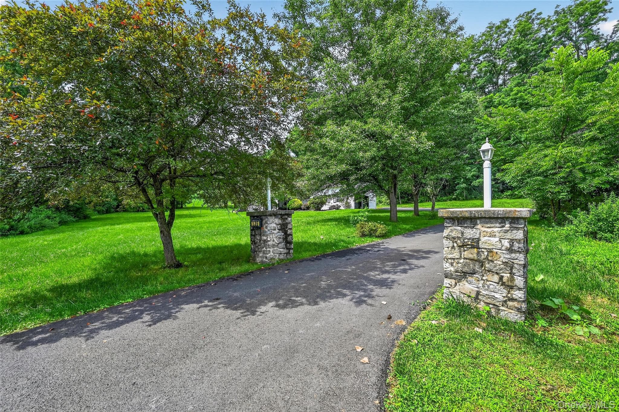 1 Christopher Way photo 1