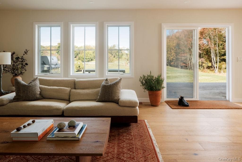 325 Cedar Heights Road thumbnail 8