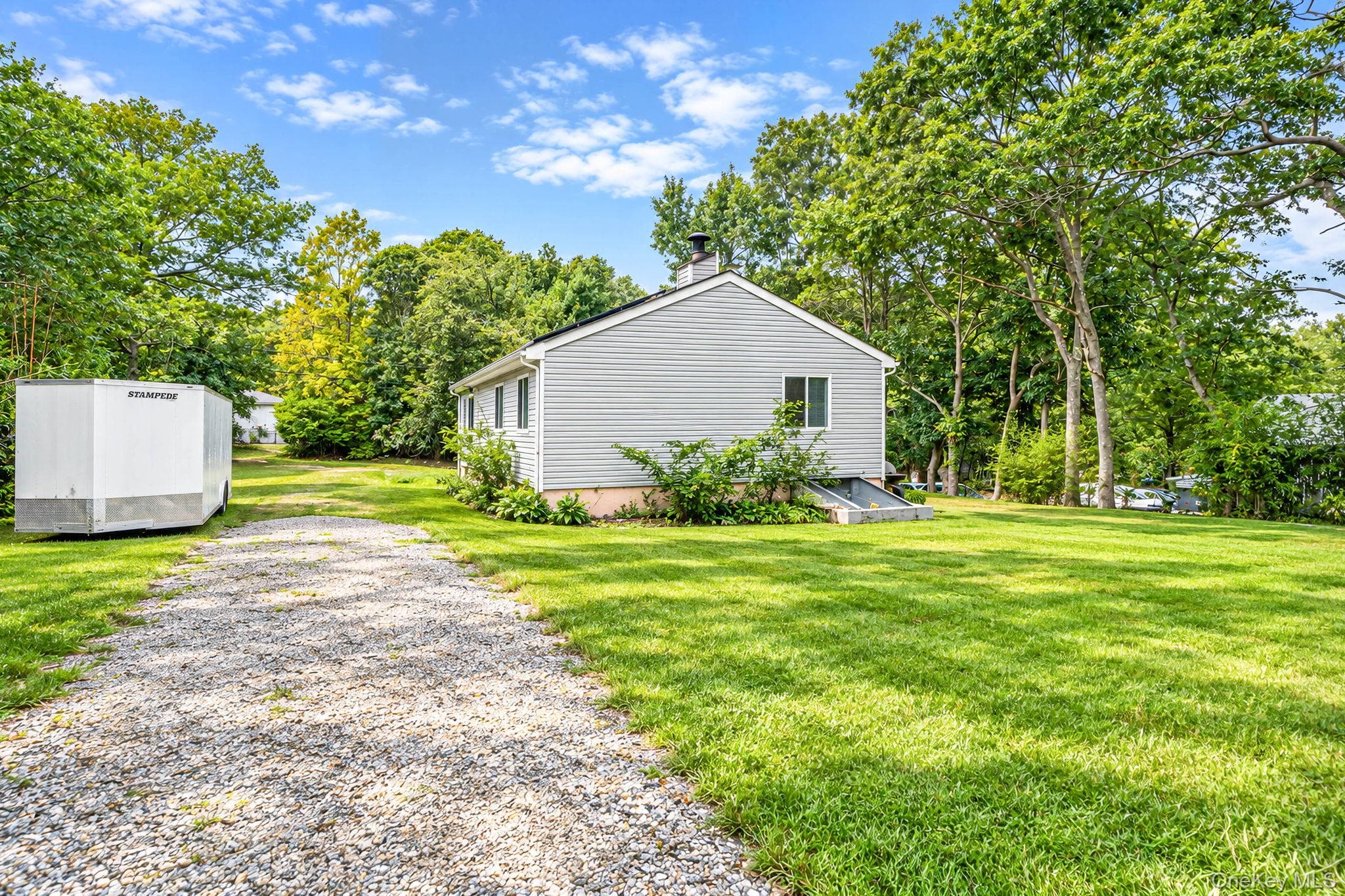95 W Bartlett Road thumbnail 4