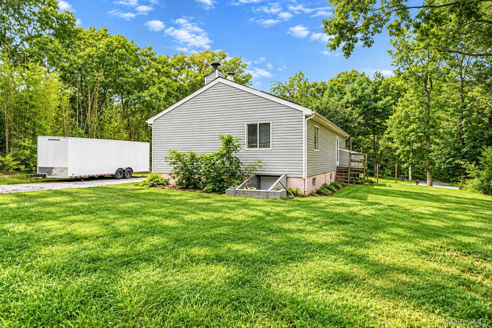 95 W Bartlett Road thumbnail 5