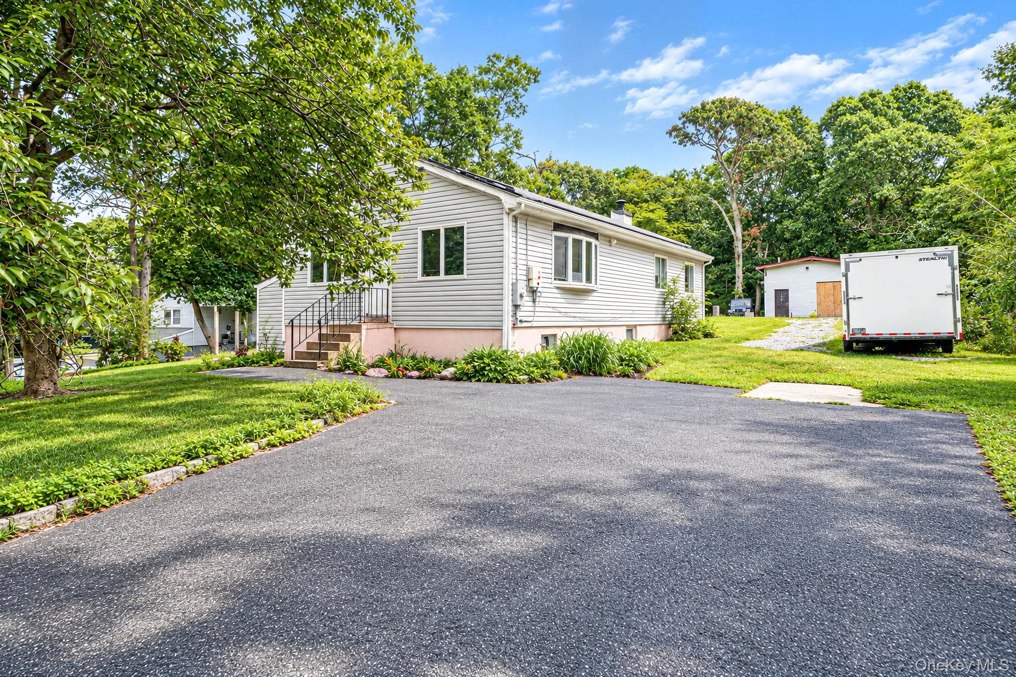 95 W Bartlett Road thumbnail 2