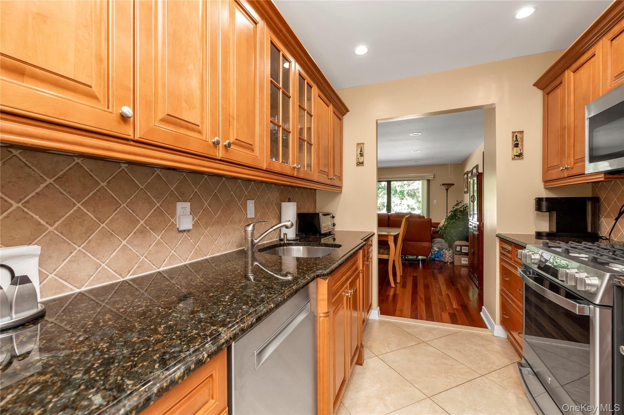 2189 Jerusalem Avenue thumbnail 7